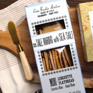 Novinka z Itálie, kterou si prostě zamilujete🥖💛 Naše Mini Linguette - tenké, křehké a jemně slané tyčinky. Skvělé k vínu,...