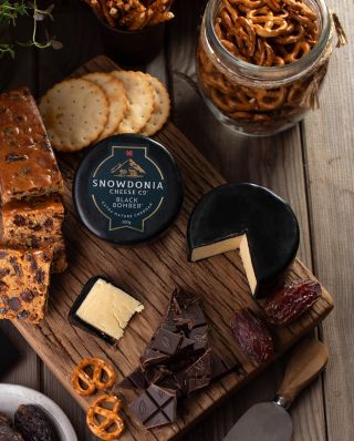 1. prosinec je tu.. a my začínáme tenhle zimní měsíc pořádně lahodně❄️🧀 Jestli milujete výrazné sýry, náš milovaný...